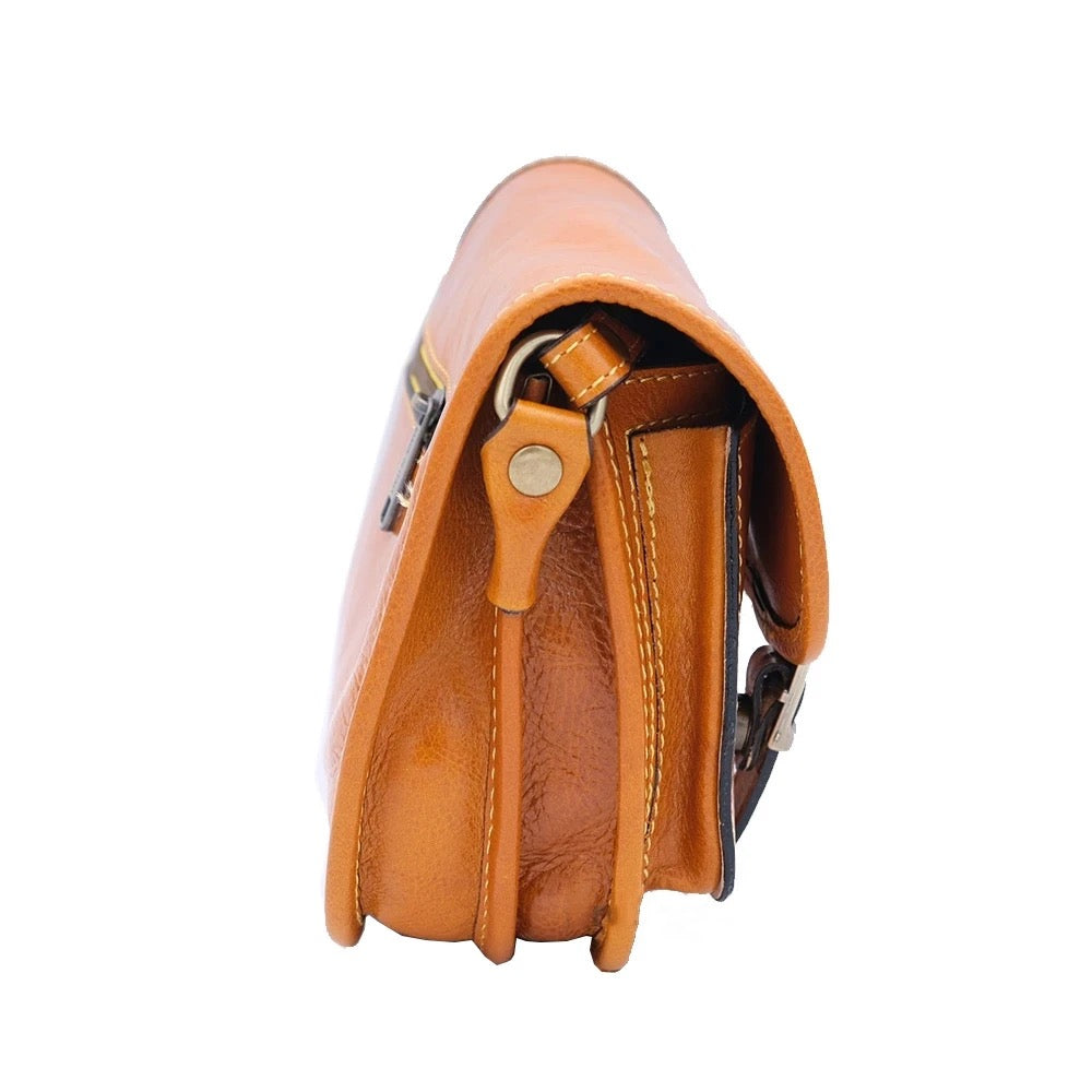 Handbag in genuine Buffered leather Made in Italy